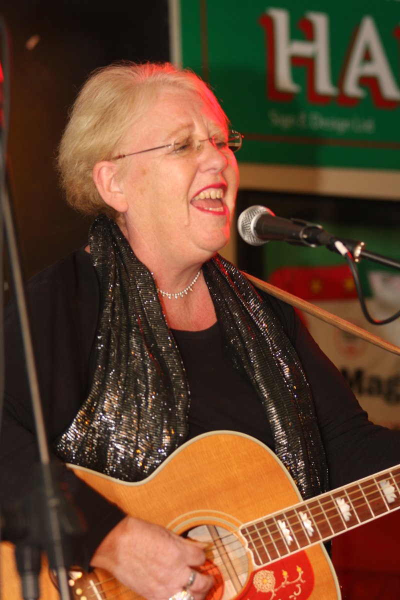 Tykes News Review Kath Reade’s Live Performance at Bare Arts, Todmorden